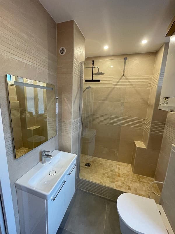 SALLE DE BAIN bâtiment et construction